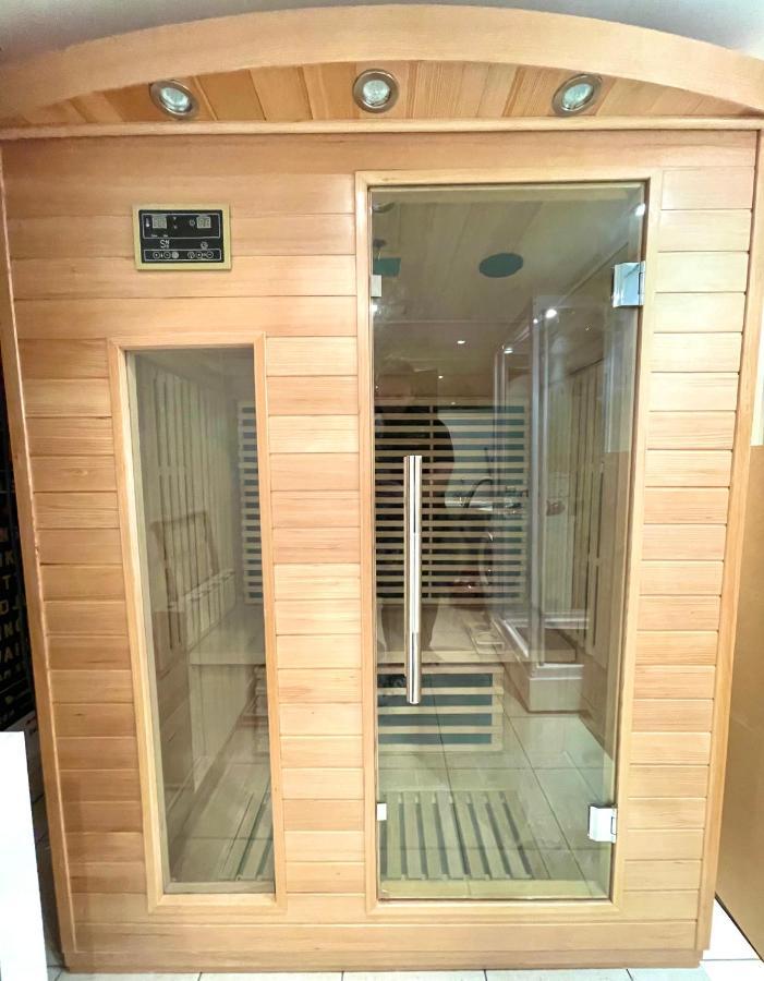 Superbe LOFT centre-ville - Sauna - parking privé -Clim- 1 à 10personnes Brive-la-Gaillarde Exterior foto