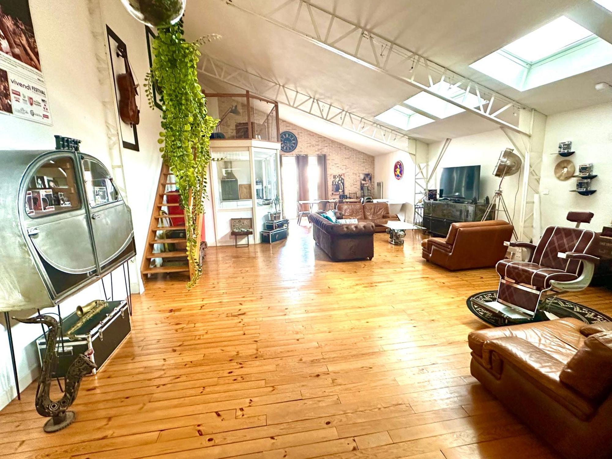 Superbe LOFT centre-ville - Sauna - parking privé -Clim- 1 à 10personnes Brive-la-Gaillarde Exterior foto